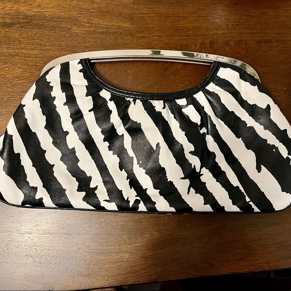 Express Zebra Clutch - Picture 3 of 5